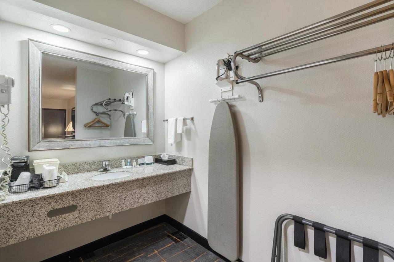 Quality Inn Клівленд Екстер'єр фото