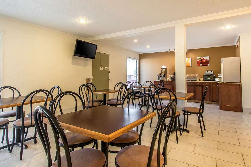 Quality Inn Клівленд Ресторан фото