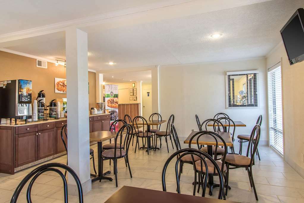 Quality Inn Клівленд Ресторан фото